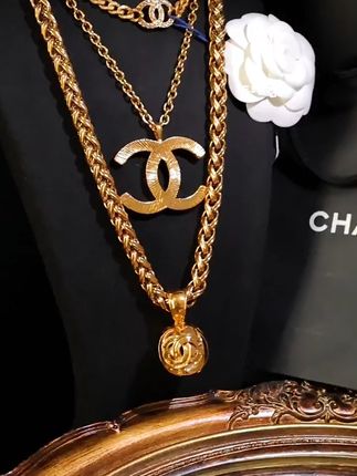 复古香奈儿金色项链,让你瞬间变身时尚Icon! 黑心玻璃耳钉来咯!这可是今年的新款哦~喜欢的朋友快来看看吧!!