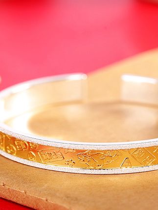 戴上它,平安喜乐伴你每一天! 今天是大日子!来参加我的婚礼吧~我准备了寓意美好的礼物哦~#时尚饰品#足银手镯#银饰#银手镯#秋冬穿搭新鲜感在线