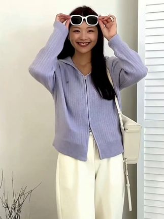 大码女生终于有救了!超百搭宽松卫衣太好穿了 秋冬穿啥?这款V领连帽卫衣帮你解决难题!#大码女装#秋季穿搭#针织衫#遮肉显瘦#秋日万能针织衫穿搭