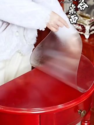 透明软玻璃桌垫一铺,打造整洁美观桌面! 家里有小孩吃饭总弄脏桌子?这款桌垫防水防污还耐刮!#好物推荐🔥#居家好物#桌垫推荐#实用好物#家里普通一平方美学就不普通