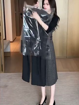穿上这套显瘦套装,轻松美翻整个秋天! 姐妹们!秋冬穿啥?这套时尚套装帮你解决难题啦!还有运费险哦~#秋季穿搭#显瘦穿搭#套装#时尚套装#预制国庆出游穿搭