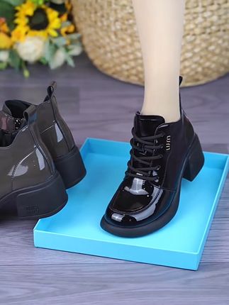 穿上这双马丁靴,逛街再也不怕后悔! 姐妹们!这个鞋子真的太好穿了!!关键现在有运费险,不喜欢也可以退回去哦~#百搭鞋子#好穿又好搭#防滑耐磨#马丁靴#秋季日常实用穿搭思路分享