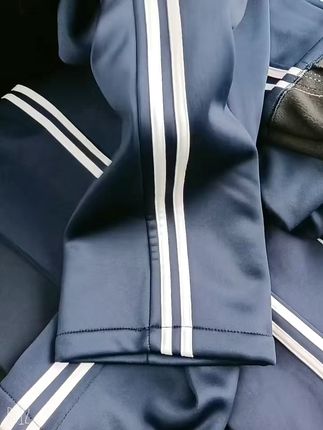 冬天穿它不怕冷,宽松保暖还能免费退! 冬天孩子穿啥都怕冷?这款校裤有运费险!可以放心试穿!#ootd穿搭#秋冬穿搭#百搭裤子#学院风穿搭#显瘦穿搭