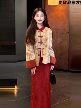 穿上这条红色旗袍,婚礼上你就是焦点! 姐妹们!这个季节穿啥?这款衣服让你告别单调!运费险超划算!#高级感穿搭#穿出高级感#连衣裙#约会穿搭#一衣多穿通勤版