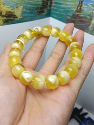 金透白亮蜜蜡手串,戴上就是焦点! 这是一颗非常漂亮的金白色溶洞蜜蜡!金透白亮、晶莹剔透,喜欢就别错过啦!#蜜蜡 #蜜蜡手串 