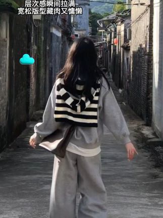穿上这套学院风套装,轻松美翻整个秋天! #秋日人生照片还得是琥珀流光风 #我是又甜又酷的流光系少女 #谁能拒绝舒华cleanfit风 #内娱琥珀系中女的力量感 #戚薇琥珀流光秋日氛围感