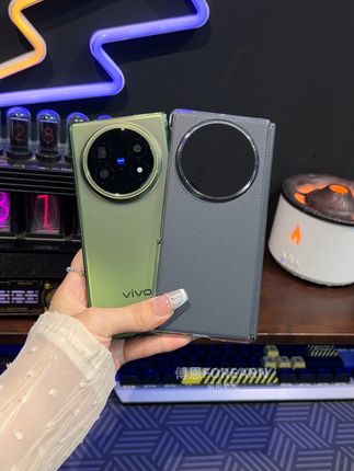这才是折叠屏的「本命壳」!vivo X Fold5纯素皮中轴 这才是折叠屏的「本命壳」!vivo X Fold5纯素皮中轴壳,原生皮纹肌理+转轴全包加固,1.2米摔测依旧丝滑开合!#折叠屏防护 #vivoxfold5手机壳