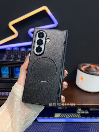 三星Fold7商务党必冲!壳膜一体防刮防指纹,中轴四角减震防 三星Fold7商务党必冲!壳膜一体防刮防指纹,中轴四角减震防撞,磁吸秒贴移动电源,笔槽秒取S Pen会议记录,职场效率天花板!#商务全能装备 #三星zfold7手机壳