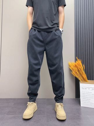 穿上这条哈伦裤,瞬间痞帅街头范! 秋冬穿啥?这款裤子时尚又舒适!#秋季穿搭#男生穿搭#休闲裤#百搭裤子#初秋男友风穿搭