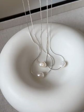 复古仿珍珠项链,温柔锁住你的法式风情! 气质法式复古项链!通体金属材质搭配仿珍珠吊坠,优雅又大方~#来抖音商城双11领超级补贴 #都来学许妍蝴蝶结低丸子头 #跟着张予曦秀场步履生风 #王俊凯琥珀系西装拿捏巴黎秋天 #跟着金智秀拿捏时髦混搭风