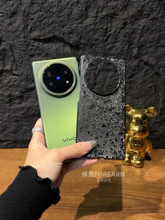 vivo XFold5手滑党安全感拉满!素皮贝壳纹握持稳如磐 vivo XFold5手滑党安全感拉满!素皮贝壳纹握持稳如磐石,中轴全面防护抗摔测试通过,无线充不挡信号,实用主义首选!#防摔神器   #vivoxfold5手机壳