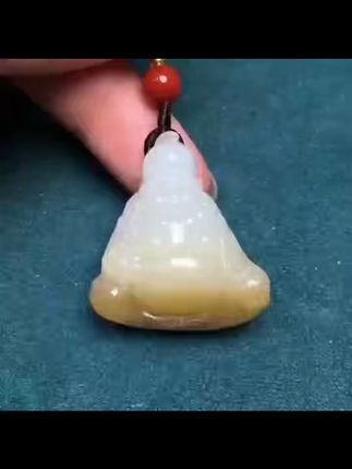 和田玉且末糖羊脂玉笑佛玉坠 弥勒佛玉牌 纯手工雕刻 油润 随行雕刻 造型简洁形象 弥勒佛开脸喜庆 笑脸可掬 工艺流畅 精湛 佩戴优雅 越戴越油润 越藏越珍贵 重量:12.39g 尺寸:28.7/13.2/27.0#决胜巅峰创作者激励计划 #蛋仔派对专区经营第2期
