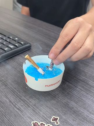 告别烟味烦恼,便携烟灰缸轻松搞定! 这个一次性烟灰缸真的太好用了!不仅方便还干净卫生,再也不怕到处乱扔了!#好物推荐🔥#玩个很新的东西#好物推荐#家居好物