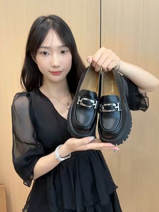 黑色小皮鞋高级感十足,戳中我心!!!上脚敲好看的 7cm嘎嘎显高~ 不挑人穿 适合通勤约会~ #鞋子推荐 #小皮鞋 #乐福鞋 #百搭小皮鞋 #小皮鞋推荐