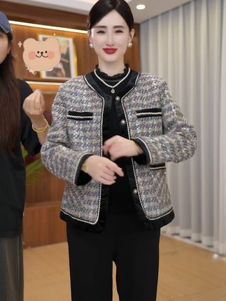 秋天妈妈也需要时尚!小香风外套让你优雅出行 秋冬穿啥?这款洋气又保暖的小香风外套帮你解决难题!#新中式穿搭成为中秋宠儿 #奔向户外穿搭要帅 #在时装周看见东方美 #请欣赏赵露思的今日穿搭 #谁能拒绝舒华cleanfit风