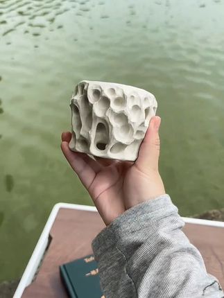 羊脂白段太湖石紫砂杯,泡茶更香更健康! 紫砂主人杯来啦!羊脂白段材质、造型独特,喜欢别错过哦~#紫砂#主人杯#紫砂杯#茶具#紫砂是一种很新的文化