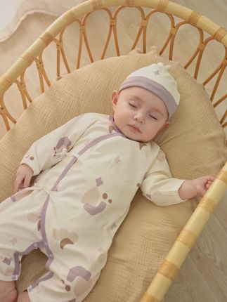 新生儿纯棉连体衣,双层护肚暖如春,绑带贴心适配体型,伴宝宝酣甜入梦。#新生儿 #婴幼儿服饰 #孕妈好物