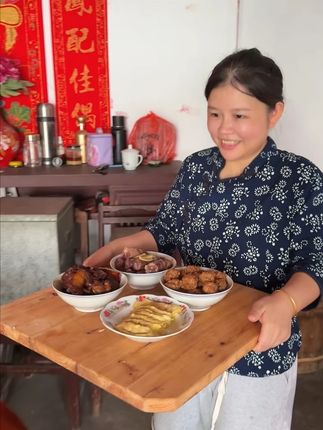 徽州小妹今天中午蒸了农家土香肠,家人都吃美了 #土香肠 #香肠 #腊味 #腊肠