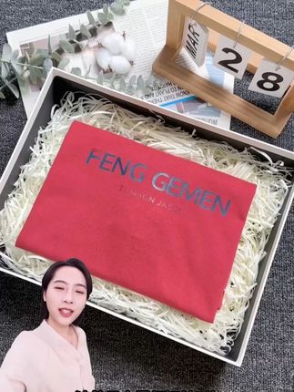 纯棉亲肤无负担,圆领设计显脸小,印花小巧不抢镜,整体超和谐~#男装短袖 #纯棉短袖 #舒适透气 #夏季穿搭