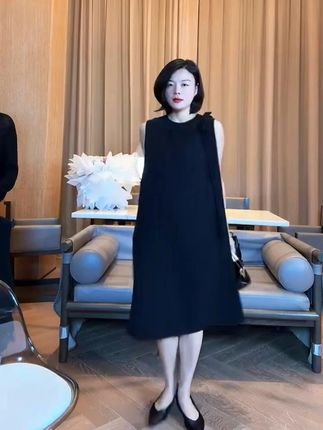 无袖醋酸裙 气质时尚 尽显精致女人味#连衣裙 #穿出高级感 #显瘦穿搭 #时尚穿搭 #气质穿搭