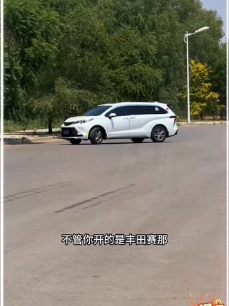 赛那格瑞维亚全新升级款硅胶防滑垫,不用任何胶粘贴,静电吸附,挡条二合一设计,更实用更贴合 #赛那  #格瑞维亚  #防滑垫  #汽车用品