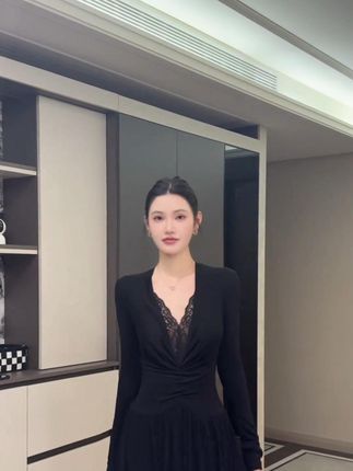 #长裙控 #黑色连衣裙 #御姐风 #优雅气质 #小黑裙