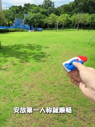 Vlog神器!走路也能拍大片,第一人称视角,秒变电影主角#挂脖支架 #手机支架 #摄影拍摄