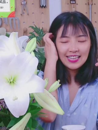 省力花剪轻松剪嫩枝 阳台园艺必备神器 #园艺必备 #阳台种植 #花卉养护 #插花艺术 #省力工具  Berry&Bird花剪园花艺修枝剪,专为家庭园艺爱好者设计,适合阳台、盆栽及插花使用。采用优质材料,握感舒适,操作省力,轻松修剪嫩叶与花卉,提升园艺体验。无论是日常养护还是花艺创作,都能满足您的需求,让植物更健康美观。