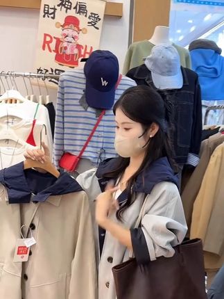 高级感撞色假两件连帽风衣外套女宽松中长款2025年新 #高级感 #风衣 #秋冬必备 #中长款 #时尚洋气百搭