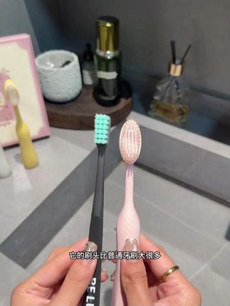 加长加宽的刷头覆盖性更强, 一次就能刷到两排的牙齿。 早起刷牙赶时间 还总觉得牙齿没被刷干净的 你就去用它! #牙刷 #牙刷推荐 #好物推荐 #回购率超高 #好物种草