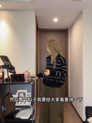 软糯复古慵懒风POLO领条纹针织衫女2025早秋宽松百搭V领毛衣条纹#时髦精 #ootd穿搭 #小众设计感 #轻奢女装 #高级女装