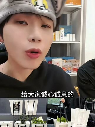 梯形橱窗袋礼品袋鲜花包装袋花束手提袋母亲节礼物袋透明开窗礼袋 #花束手提袋 #开窗袋 #鲜花礼品袋 #鲜花手提袋 #鲜花包装袋