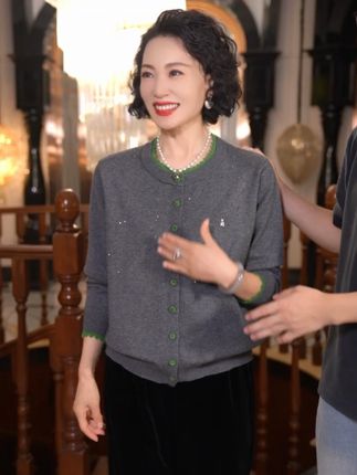 被惦记、被理解、被宠爱,永远是人生三大幸事 #香颜妈妈装#中老年女装#谁穿谁好看#穿出自己的风格