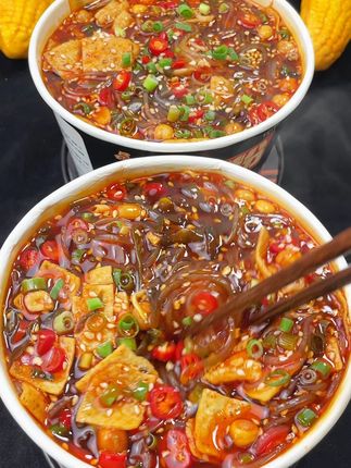 十包料酸辣粉大公开!香到邻居扒窗围观!#嗦粉的快乐 #酸辣粉 #好吃过瘾 #吃了还想吃