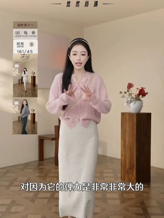 包容性超强的羊毛圈圈纱半身裙来啦,快来直播间看看吧 #穿搭 #气质穿搭 #半身裙 #秋冬新款 #好看的裙子都在这里