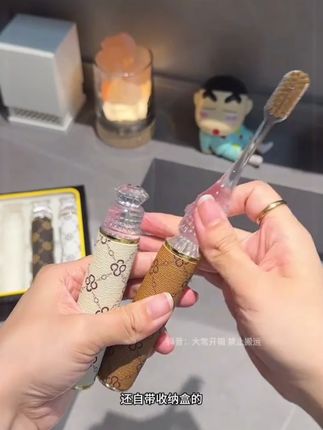 自带收纳盒的折叠牙刷,放包里不占空间,还干净卫生~#可折叠牙刷 #旅行牙刷 #出差旅行必备 #无限回购的宝藏单品 #在抖音入手的好东西