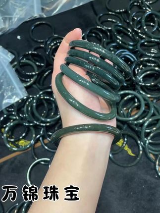 ✨君君两位数的手镯,来了,姐妹们喜欢的话抓紧拍哦,你不敢相信花这么点钱能买到这么好的手镯的#万锦珠宝 #和田玉 #珠宝玉石 #手镯 #珠宝首饰