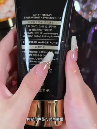 化妆卡粉看过来 姐妹们终于知道化妆不卡粉的原因了,快试试这个!#卡粉 #起皮 #去角质 #护肤