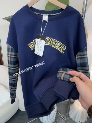来吧姐妹们,这款质量嘎嘎好的夏季拼接卫衣给你们福利价上了,上身真的老时尚百搭了,相中的姐妹快冲#卫衣 #好物分享 #源头工厂