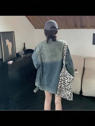 潮牌复古蓝做旧破洞牛仔外套女春秋季韩版设计感宽松休闲夹克上衣#春秋牛仔外套 #潮牌复古蓝 #女士夹克 #做旧破洞 #韩版设计