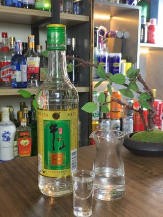 牛栏山金标陈酿,42.3度500毫升,纯粮酿造浓香优级好酒 #牛栏山 #牛栏山金标牛 #金标牛 #牛栏山金标陈酿 #纯粮酒