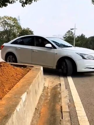 汽车后视镜360度倒车镜真空吸盘小圆镜盲区辅助镜超清镜面小圆镜#汽车小圆镜 #后视镜辅助 #360度视角 #消除盲区 #行车安全