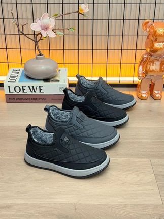 如果你一天走一万步以上,那这个鞋你一定要穿,因为它实在是太舒服了。#加绒保暖 #防滑耐磨 #好穿不累脚