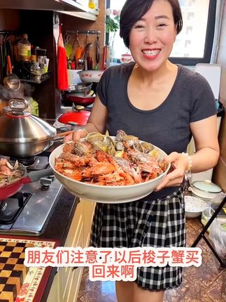 这样焗出来的海鲜真的特别好吃,肉质紧实干香又不失鲜美,做法也特别简单,姐妹们真的可以试试#盐焗海鲜