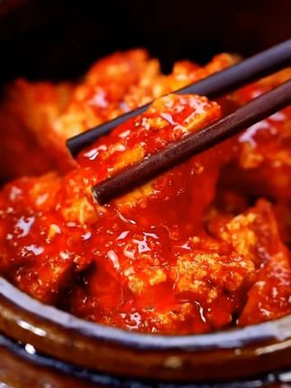 自从在姥姥家吃过这个米酒腐乳我就一直念念不忘! 口感细腻丝滑 陈酿米酒发酵180天 发酵香裹着酒香 真的太好吃啦!!!#腐乳 #霉豆腐 #下饭菜