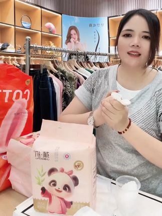 蕉初大品牌的轻薄系列,上身不闷也不热,还是医护级的放心薅!#大姨妈神器 #卫生巾 #超便宜超划算 #夏季必备 #生理期 #男士神仙单品 #无限回购的宝藏单品 #在抖音入手的好东西 @DOU+小助手 @DOU+上热门 @抖音小助手