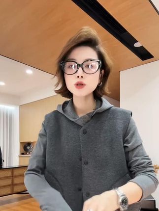 YYOUHAN+2025新款【风起】小众设计简约系扣圆领毛感马甲#穿出高级感 #极简穿搭 #今天穿什么 #显瘦显高