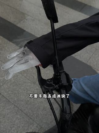 不要手指冻成冰块了才想起来带手套#特步 #骑行手套 #防风手套 #手套