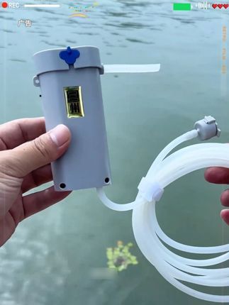 有了这个取水器,开饵洗手非常方便,以后钓鱼再也不用趴岸边打水了#钓鱼取水器 #渔具用品 #钓鱼技巧 #户外钓鱼 #钓鱼 h
