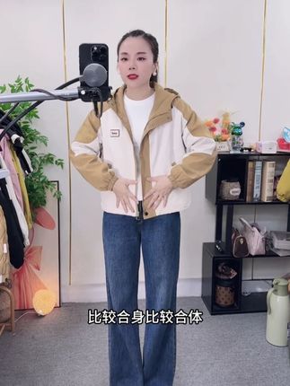 拼接冲锋衣短外套#显瘦穿搭 #品质女装 #外套穿搭 #时尚穿搭 #宽松版型